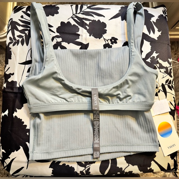 NWT Vuori inversion rib support tank in color mist, size XS never worn- set! - Picture 15 of 16